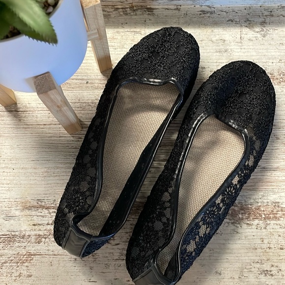 Black Textured Flats with Rounded Toe - Picture 2 of 10
